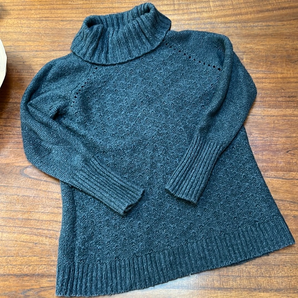 Loft turtleneck sweater size l